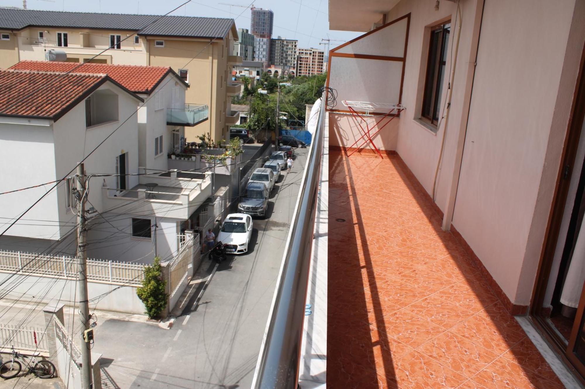 Crew Hostel Tirana Exterior foto