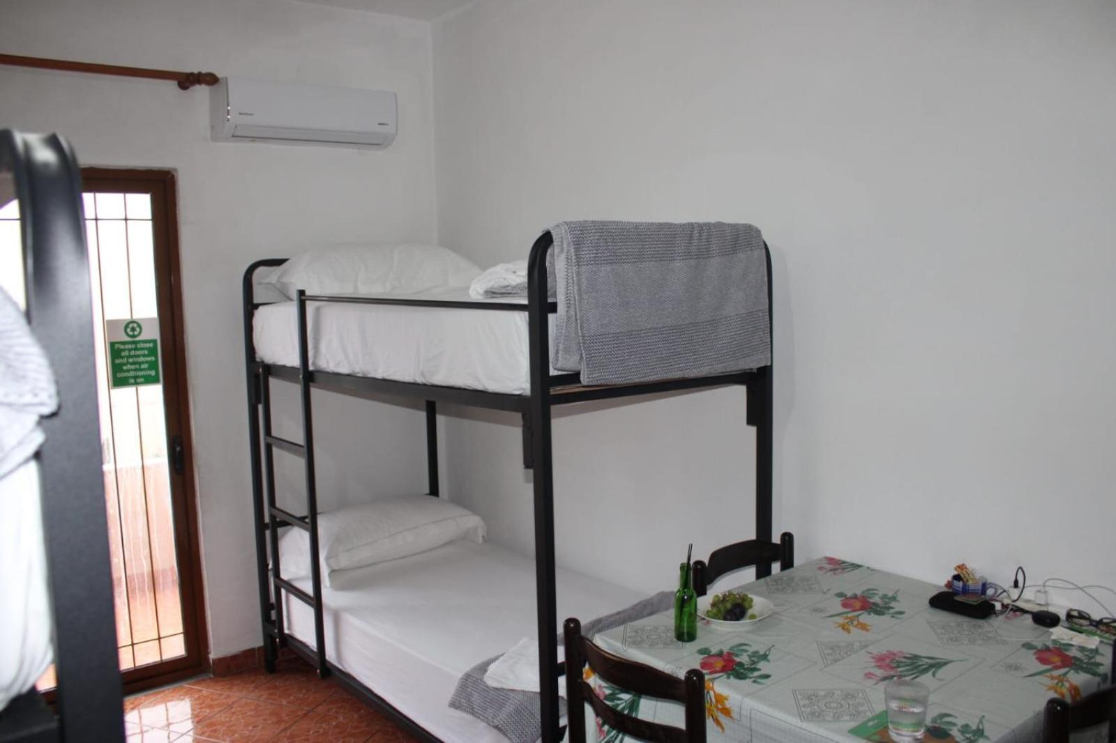 Crew Hostel Tirana Exterior foto